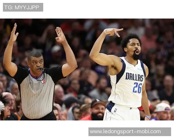 黄蜂主帅称赞三球防守表现认为其拼劲能激励全队士气